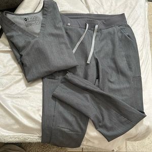 Figs scrub set in grey